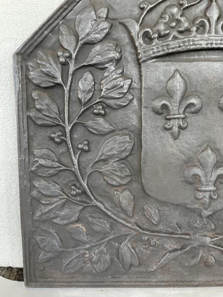 Modern fireback with the France coat of arms -2