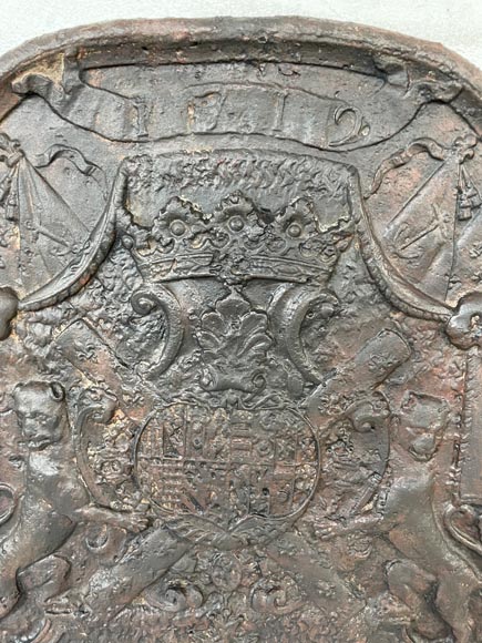 Cast iron fireback with coat of arms, 19th century-2
