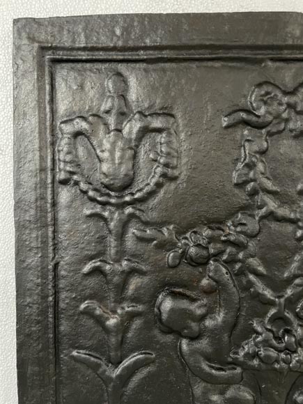 Fireback with putti decoration-1