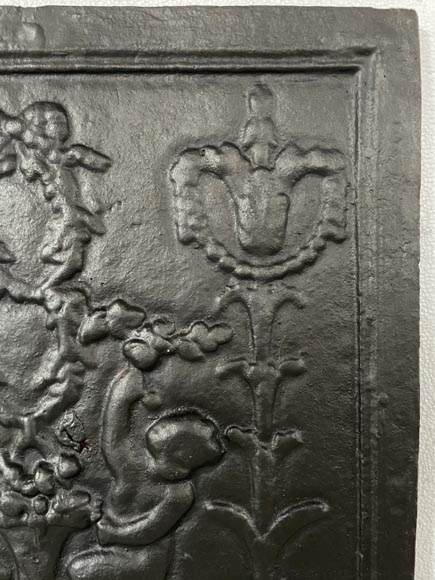 Fireback with putti decoration-3