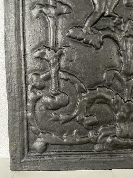 Fireback with putti decoration-4