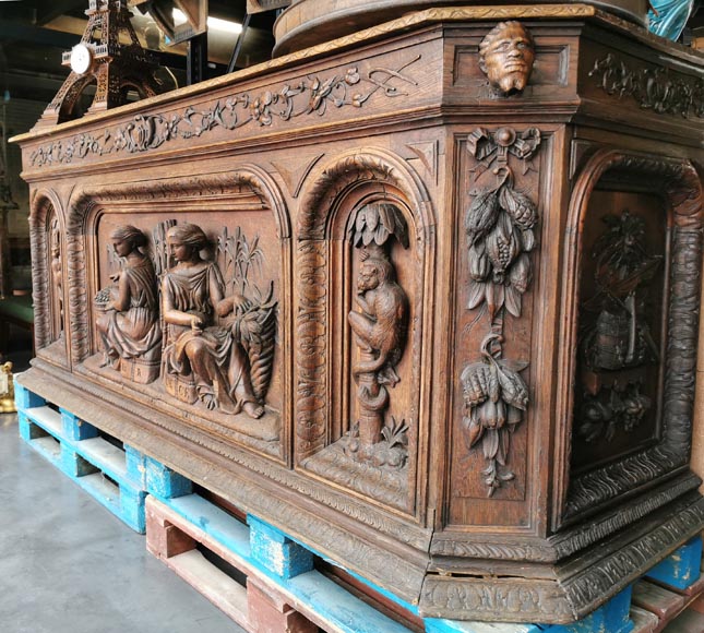 Exceptional oak shop counter with a decoration depicting coffee and cocoa trade, circa 1880-2