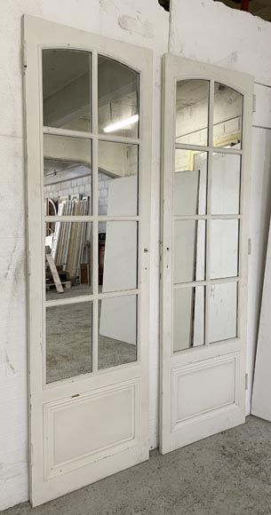 Pair of simple doors with a mirror on one side-1