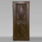 Small walnutt wood sculpted door with diamond decoration