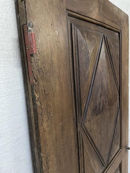 Small walnutt wood sculpted door with diamond decoration-4
