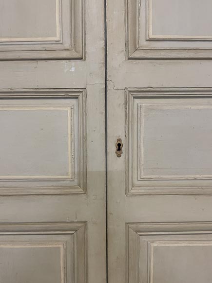 Double paneled door in wood with curved top-3