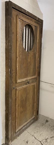 Small antique and simple door in oak with an oval opening-1