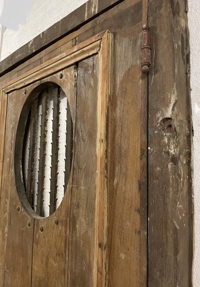 Small antique and simple door in oak with an oval opening-4
