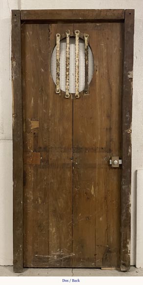 Small antique and simple door in oak with an oval opening-7
