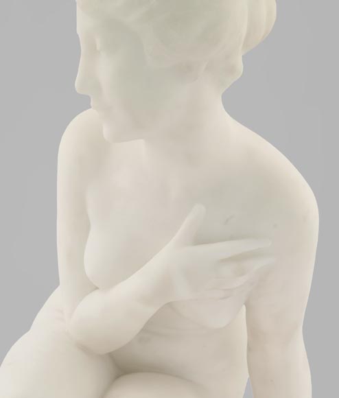 « Venus surprised in the bath », Carrara marble sculpture, late 19th century-5