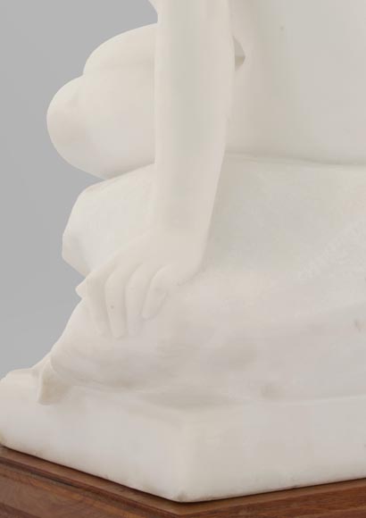« Venus surprised in the bath », Carrara marble sculpture, late 19th century-7