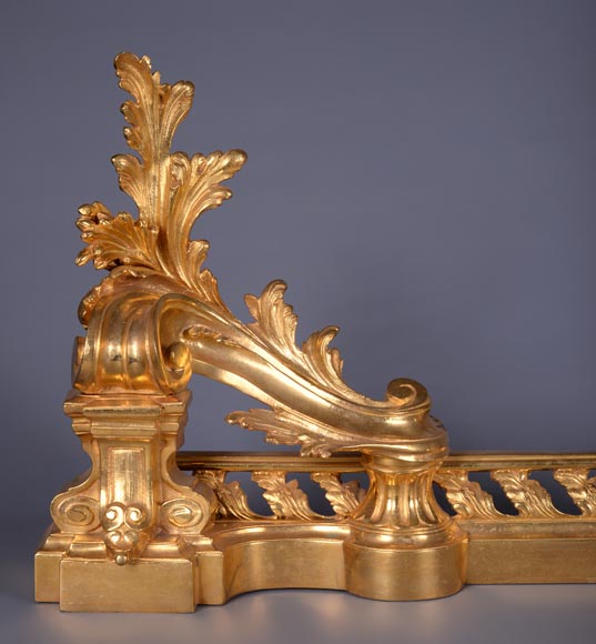 Fire fender with acanthus leaves-2