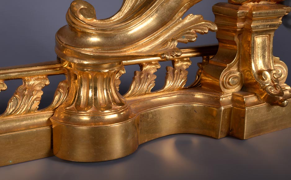 Fire fender with acanthus leaves-7