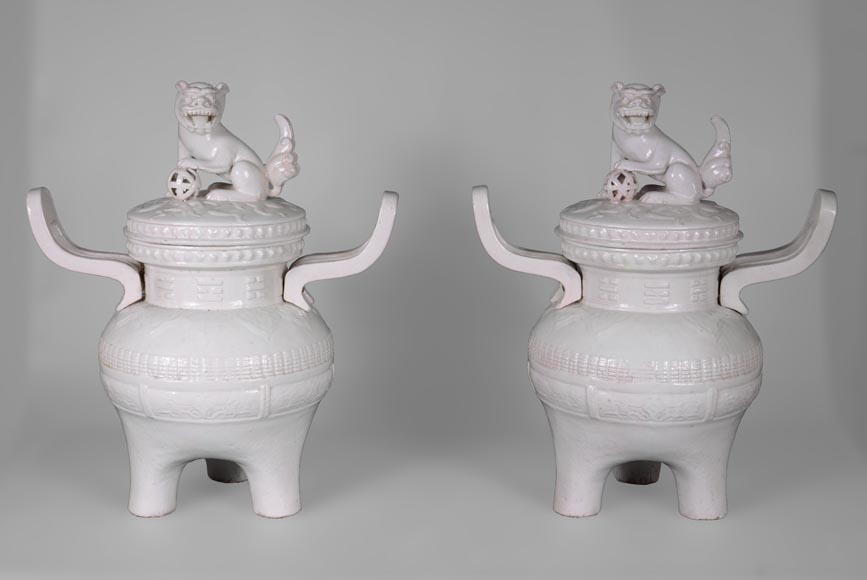 Gallé for l'Escalier de Cristal, Ceramic covered pot adorned with a Foo dog on the lid taking the traditional shape of Chinese perfume burner, circa 1870-0
