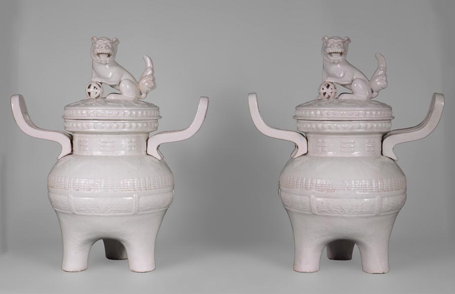 Gallé for l'Escalier de Cristal, Ceramic covered pot adorned with a Foo dog on the lid taking the traditional shape of Chinese perfume burner, circa 1870-3