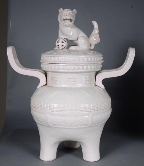 Gallé for l'Escalier de Cristal, Ceramic covered pot adorned with a Foo dog on the lid taking the traditional shape of Chinese perfume burner, circa 1870-4