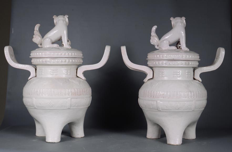 Gallé for l'Escalier de Cristal, Ceramic covered pot adorned with a Foo dog on the lid taking the traditional shape of Chinese perfume burner, circa 1870-5