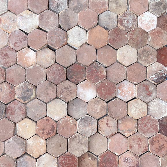 Lot of around 4,5 m² of small antique hexagonal terracotta tiles, 18th century-0