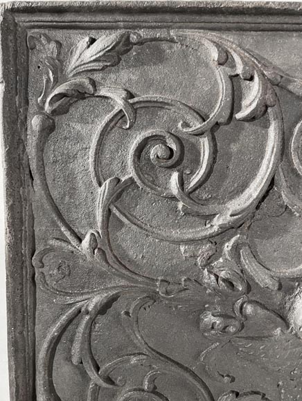 Phoenix-shaped fireplace plaque, decorated with scrolls Phoenix-shaped fireplace plaque, decorated with scrolls-1