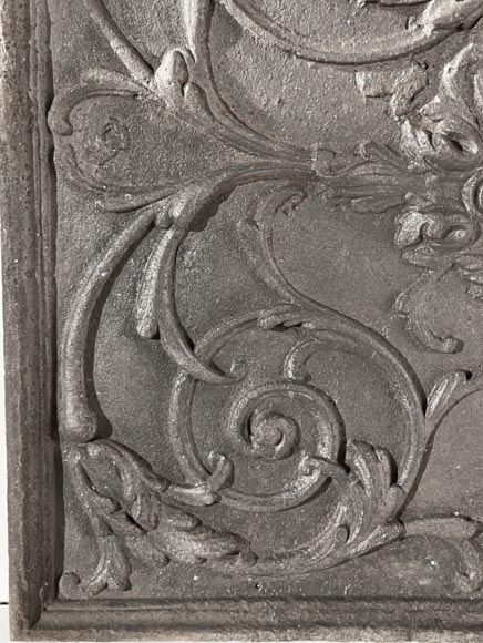 Phoenix-shaped fireplace plaque, decorated with scrolls Phoenix-shaped fireplace plaque, decorated with scrolls-2