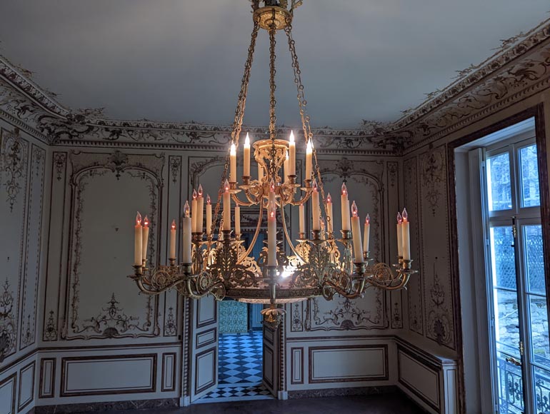 Alexandre GUERIN (attributed to) - Important Empire period chandelier in gilt bronze and cut crystal with thirty lights-2