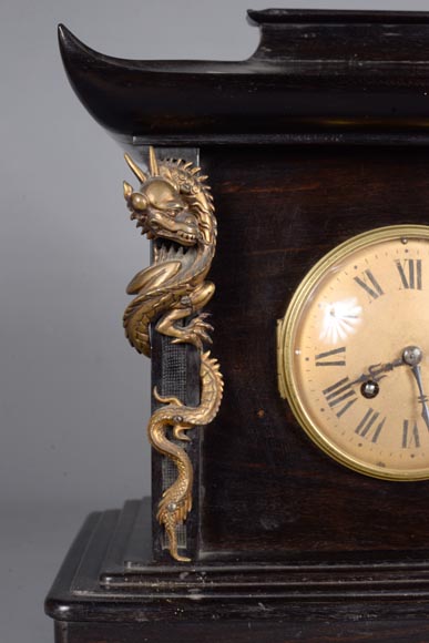  Gabriel VIARDOT (attributed to), Clock shaped as a pagoda with a Foo dog bronze, circa 1870-1880-3