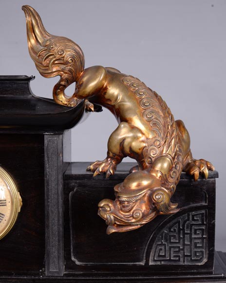  Gabriel VIARDOT (attributed to), Clock shaped as a pagoda with a Foo dog bronze, circa 1870-1880-4