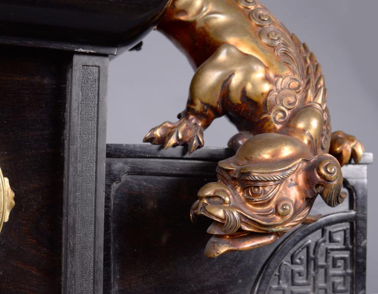  Gabriel VIARDOT (attributed to), Clock shaped as a pagoda with a Foo dog bronze, circa 1870-1880-7