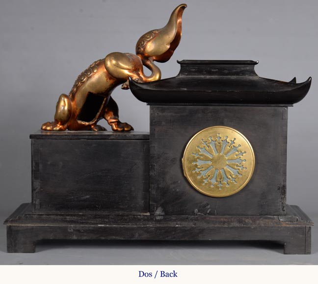  Gabriel VIARDOT (attributed to), Clock shaped as a pagoda with a Foo dog bronze, circa 1870-1880-10