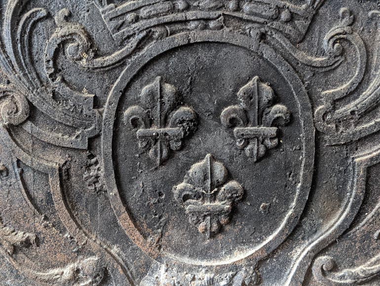 Large cast iron fireback with France's coat of arms-2
