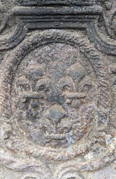Beautiful and small Louis XV period fireback with the France coat of arms-3