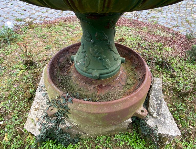 Antique cast iron town fountain with oak leaf decoration-4