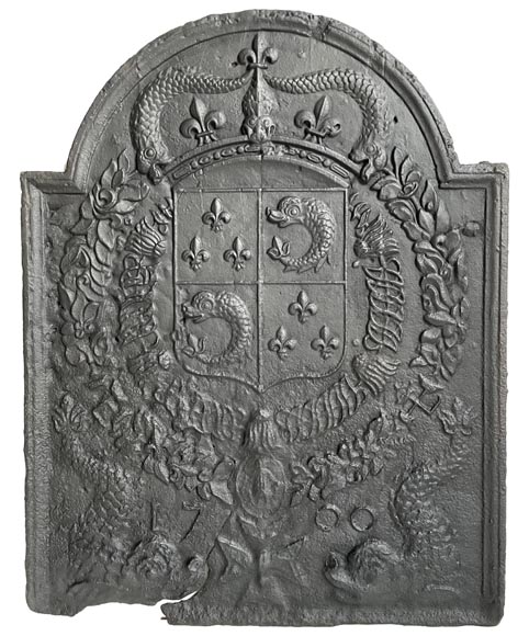 Fireback with the dauphin coat of arms dated 1700-0