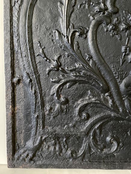 Large Louis XV style fireback in cast iron-5