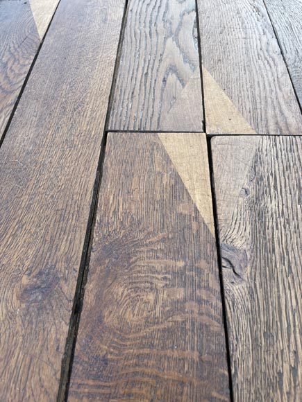 Batch of about 60 m² of linear parquet flooring adorned with