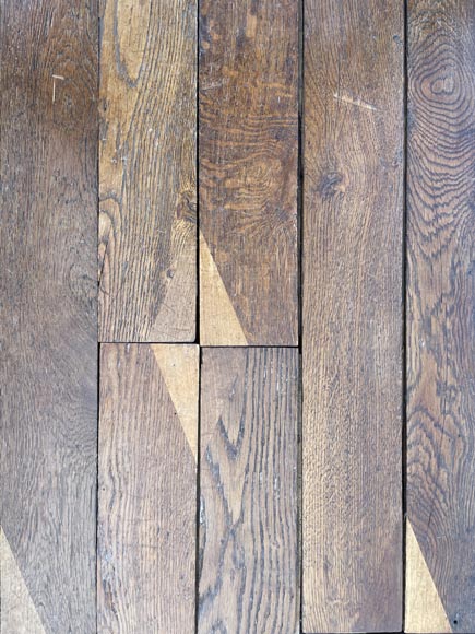 Batch of about 60 m² of linear parquet flooring adorned with