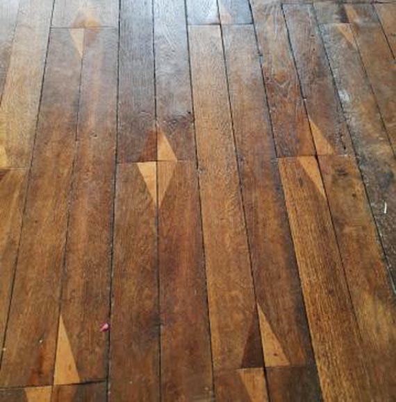 Batch of about 60 m² of linear parquet flooring adorned with diamond marquetery, circa 1820-1