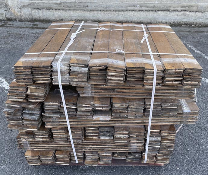 Batch of about 60 m² of linear parquet flooring adorned with diamond marquetery, circa 1820-11