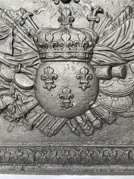 Exceptional fireback with the France coat of arms and Louis XIV's mascaron and motto-9