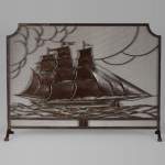 Birmingham Guild Ltd (attr.à ) - Wrought iron firescreen depicting a sailing boat 