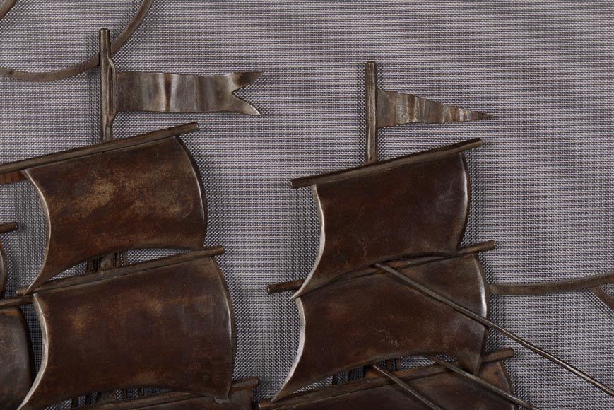 Birmingham Guild Ltd (attr.à ) - Wrought iron firescreen depicting a sailing boat -5