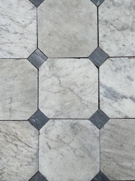 Batch of about 8,5m² of marble flooring with cabochons-2