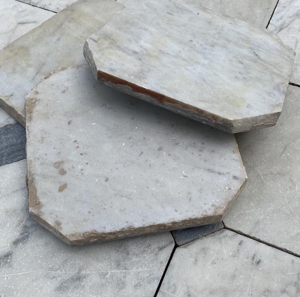 8,5m² of marble flooring with cabochons-3