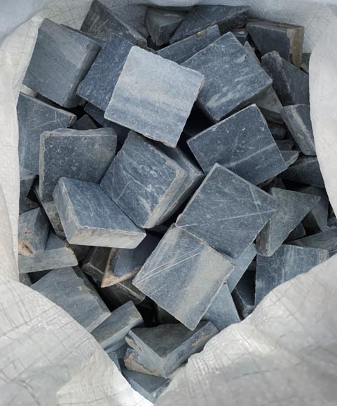 8,5m² of marble flooring with cabochons-5