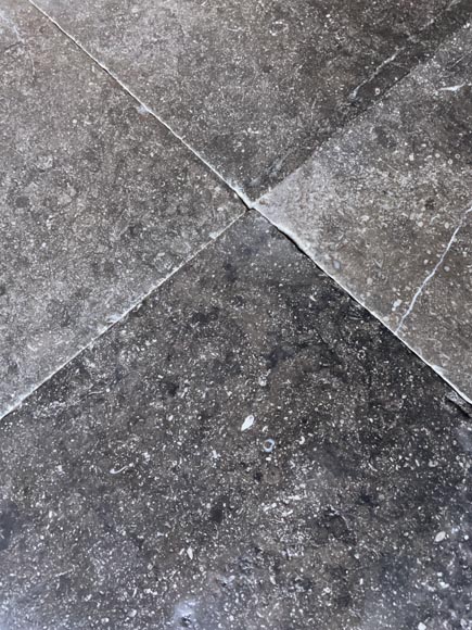 batch of about 5m² of stone flooring composed of large tiles-4