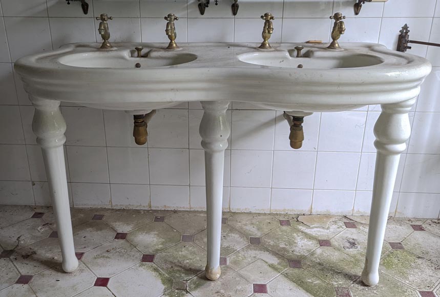 Double washbasin on feet in earthenware-2