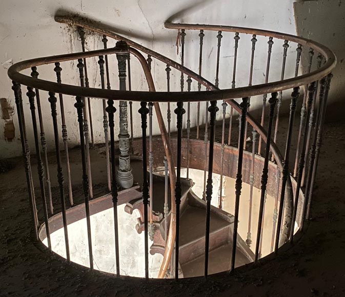 Hollow core spiral staircase-3