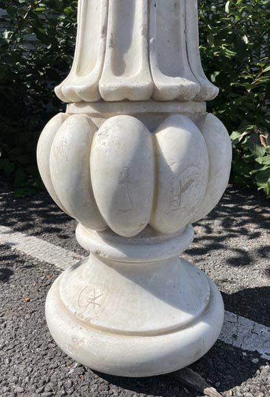 Small fountain in Carrara marble-8