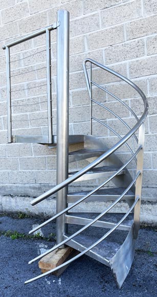 Modern metal spiral staircase-3