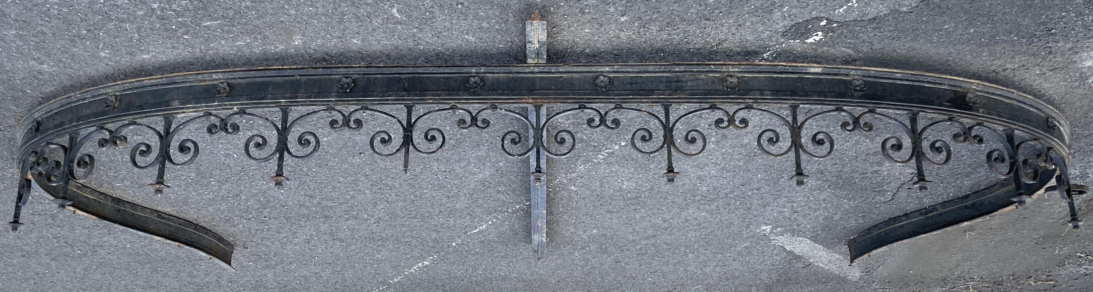 Large canopy with stylized spears-1